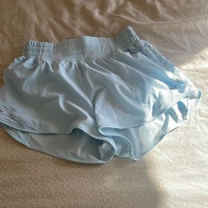 light blue 2.5 inch high rise lululemon hotty hot shorts size 4